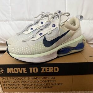 Size 8 Women’s Nike Air Max 2021 Summit White/ Obsidian-Ghost